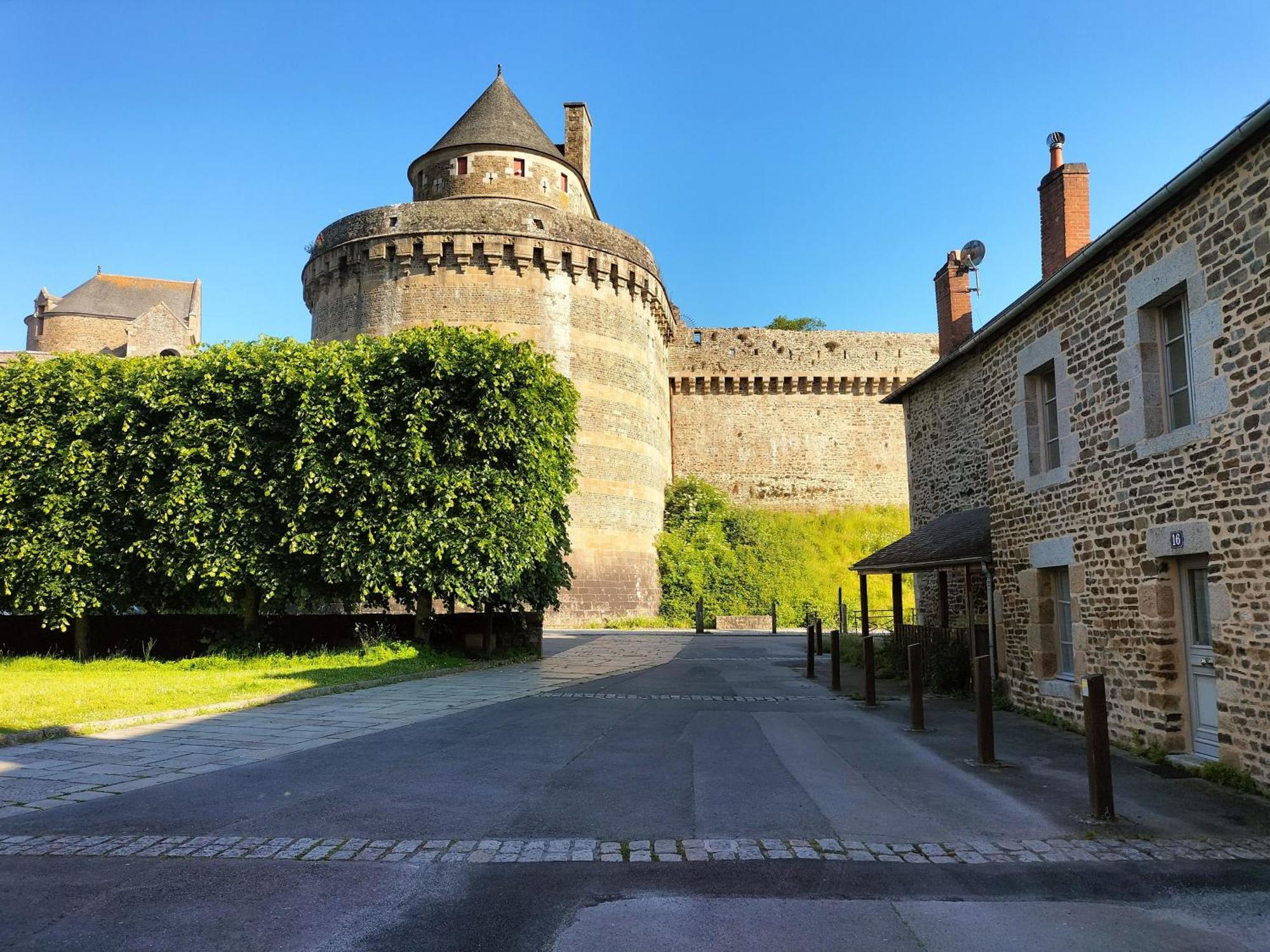 L'Escapade Medievale Fougères Eksteriør billede